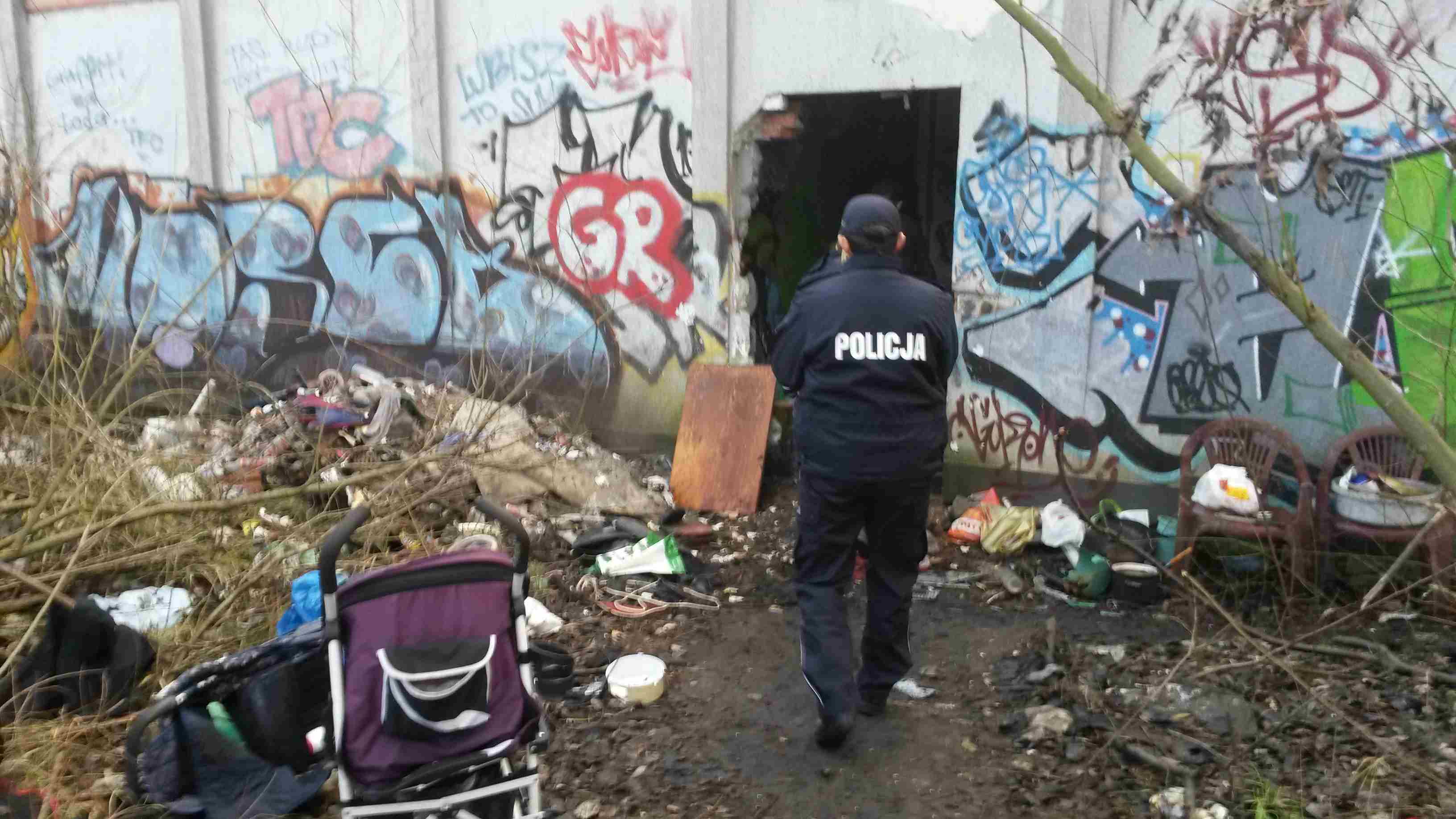 przekazali paczki bezdomnym, pustostan - Jacek Butlewski