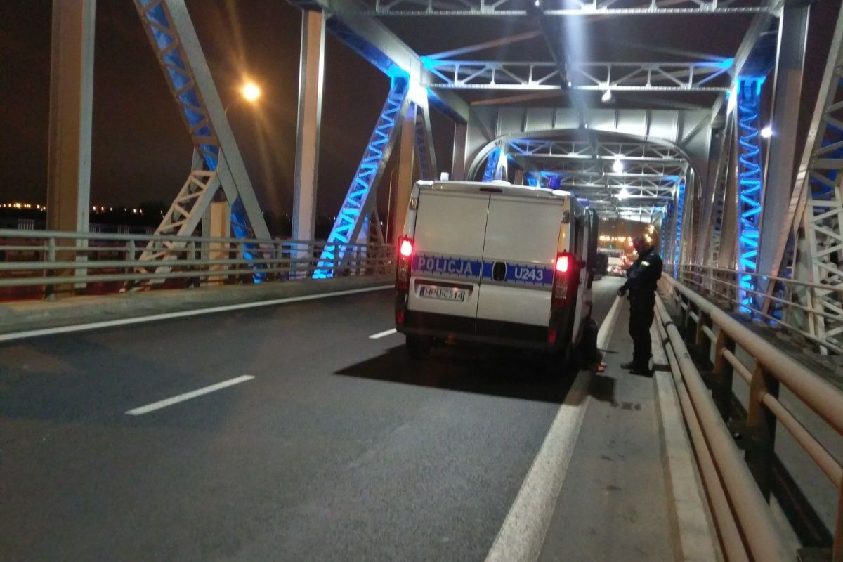 próbował popełnić samobójstwo skacząc do Warty most Konin - http://www.lm.pl/