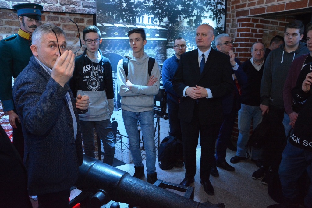 lekcja historii z wojewodą zbigniew hoffmann - Wielkopolski Urząd Wojewódzki