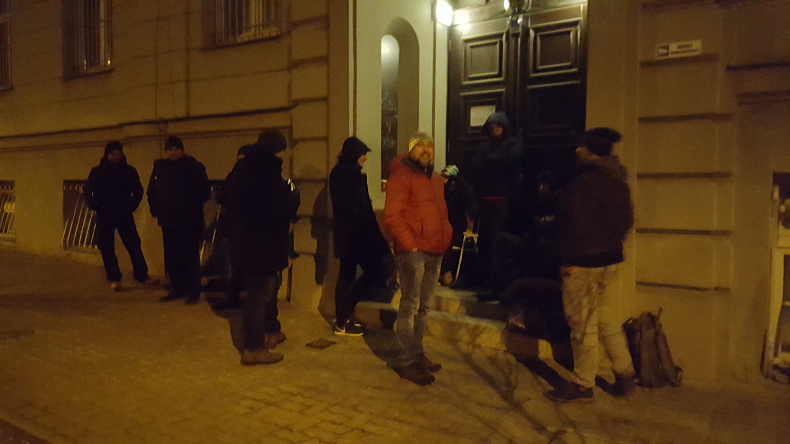 kolejka przed urzędem pracy - Michał Jędrkowiak