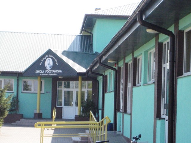 Szkoła Starkowiec - okradziona - Rafał Regulski