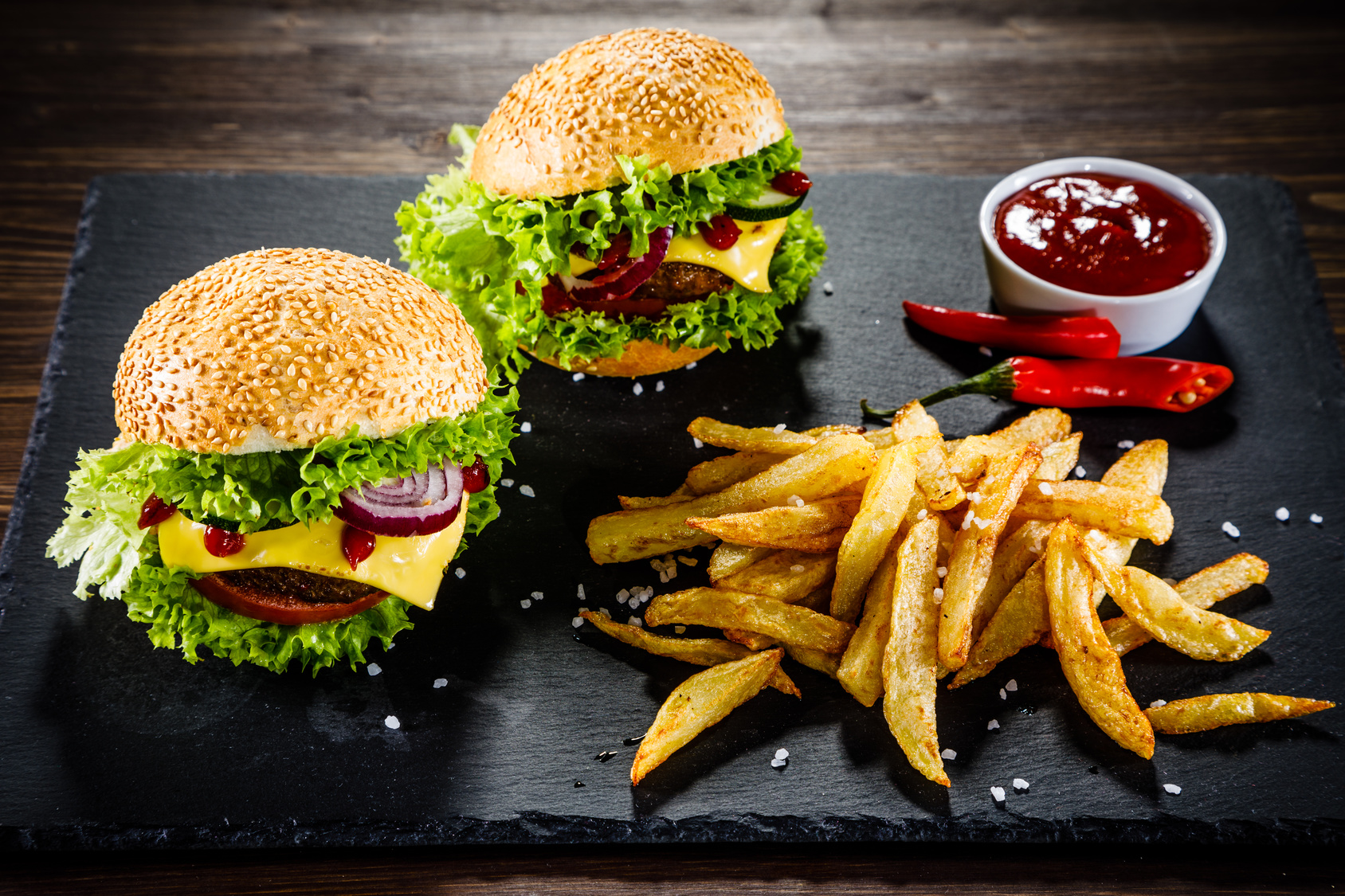 hamburger frytki - Fotolia