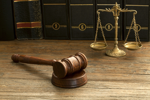 sąd wyrok kodeksy prawo - Fotolia