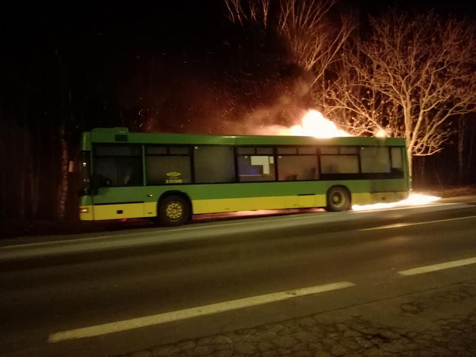pożar autobosu - Artur Orlik‎ - www.facebook.com/groups/zakorkowanypoznan 