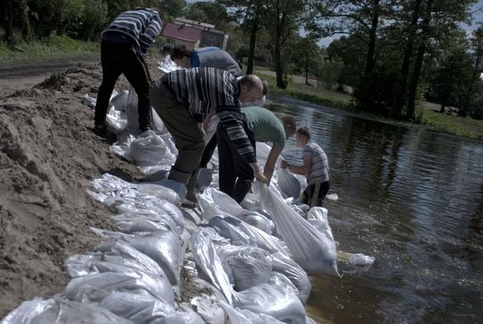 Promenada w Śremie broniona przed wodą