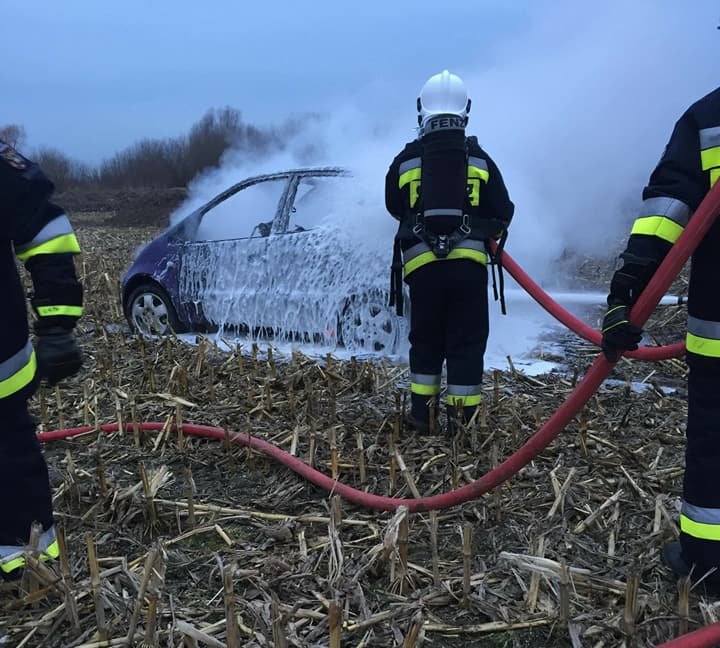 pożar samochodu straż pożarna - OSP Kleszczewo