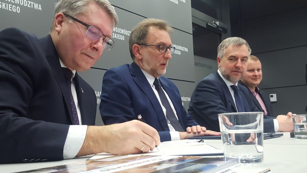 szatnie umowy marszałek - Michał Jędrkowiak