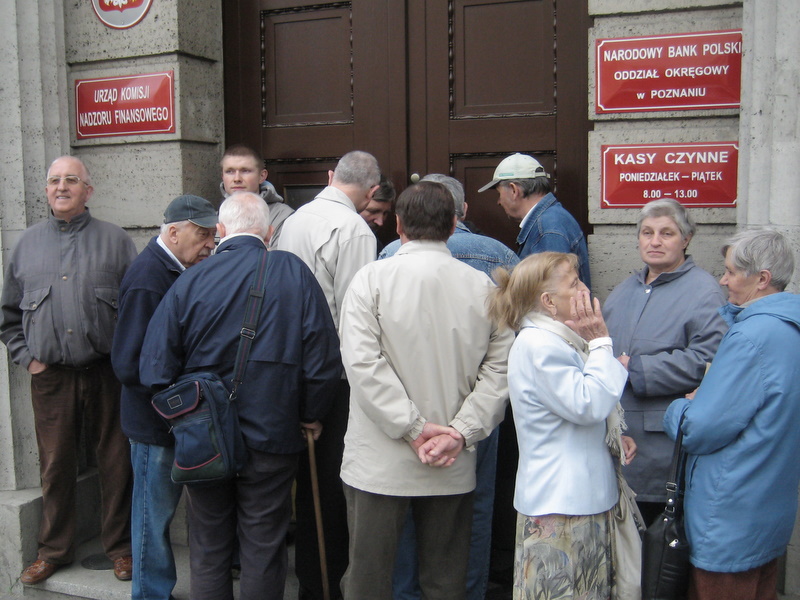 Kolejka po monetę w banku - Jan Paweł II - Jacek Butlewski