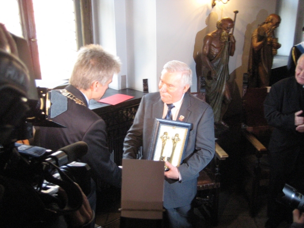 Lech Wałęsa - honorowym obywatelem - Archiwum Radia Merkury