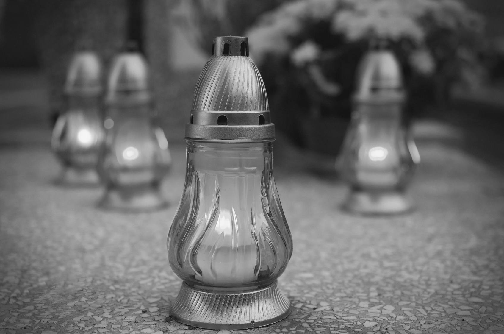 znicz śmierć grób nagrobek cmentarz - Fotolia