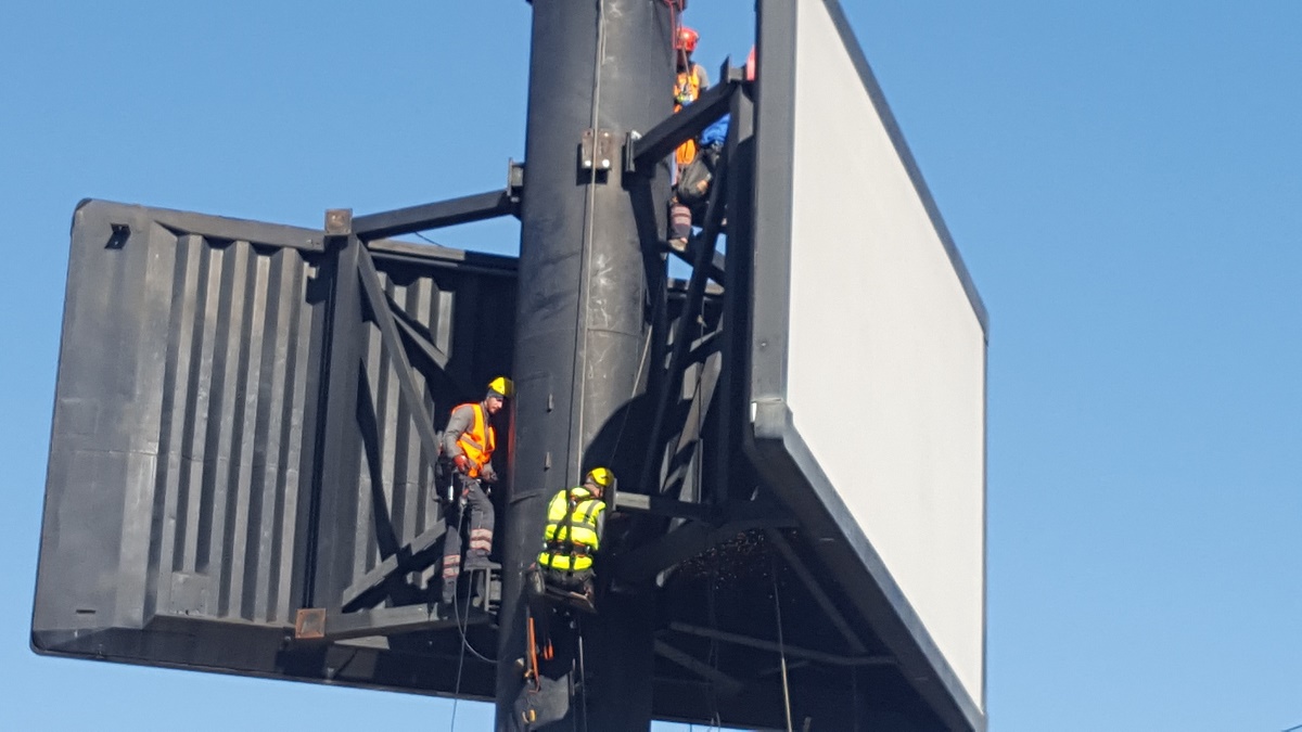 rozbierają reklame3 - Michał Jędrkowiak