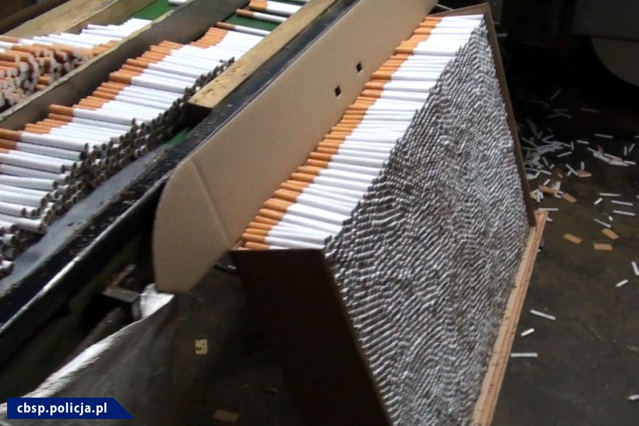 nielegalna fabryka papierosy - Centralne Biuro Śledcze Policji