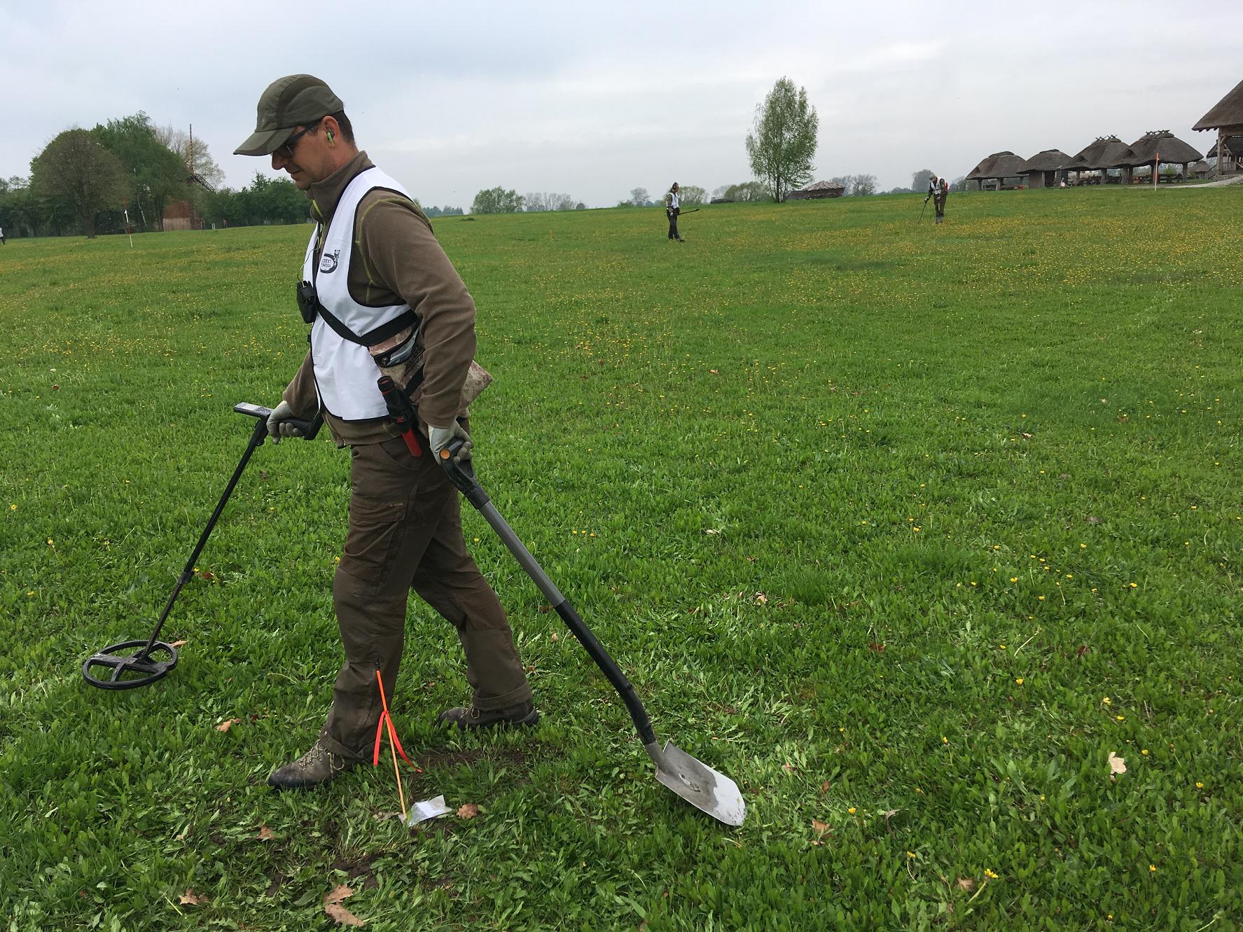poszukiwacze skarbów lednica - Rafał Muniak