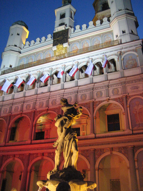 ratusz biało czerwony 05 - Jacek Butlewski