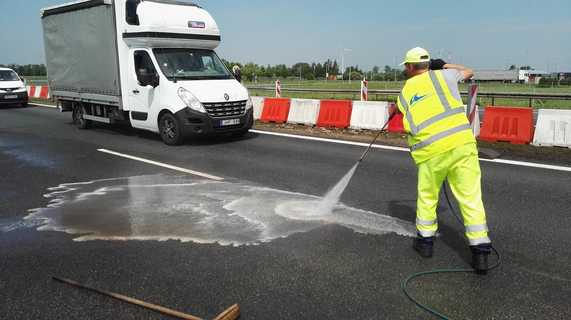czekolada wypadek cysterny a2 sprzątanie - Sławomir Zasadzki