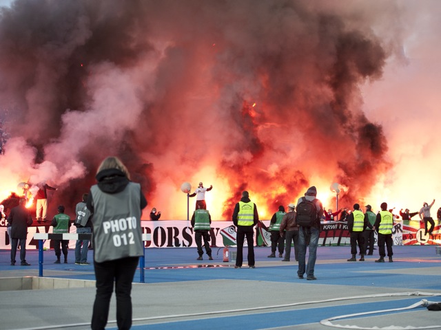 Pseudokibice podczas meczu finałowego Pucharu Polski Lech-Legia - Przemek Modliński