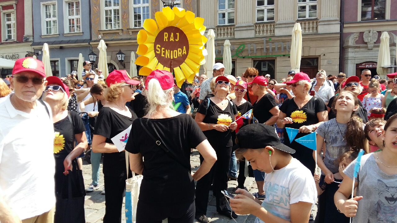 Parada seniorów parada pokoleń - Magda Konieczna