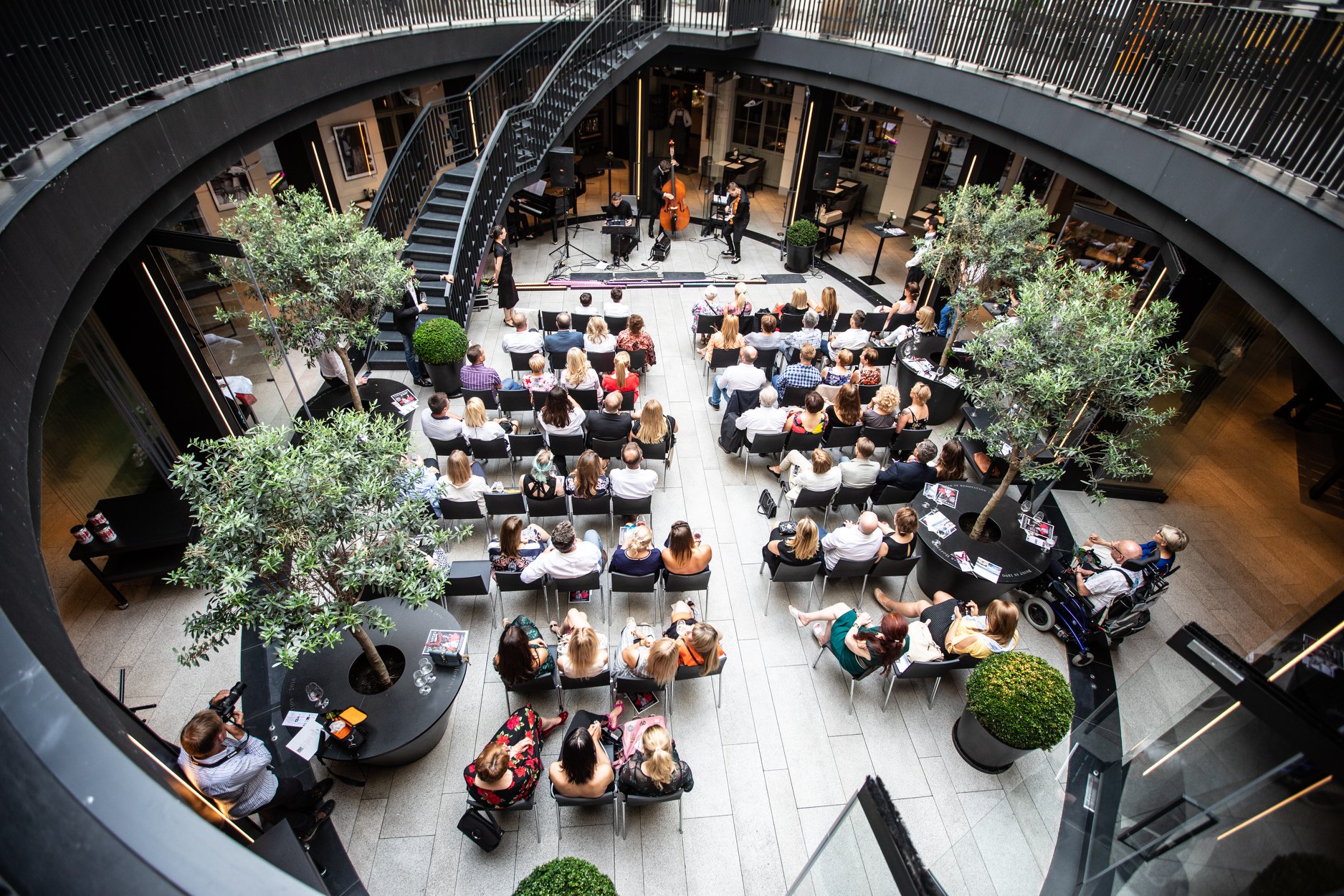 100kobiet - Stowarzyszenie 100 kobiet pomaga, Facebook