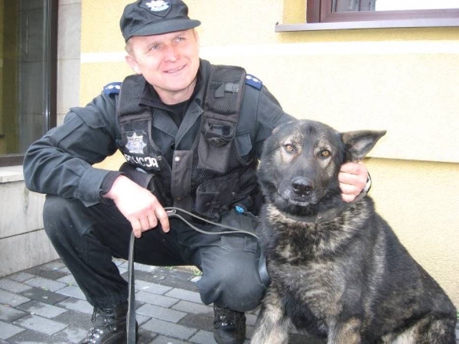 zidan pies kalisz - Zidan i jego przewodnik - KMP Kalisz