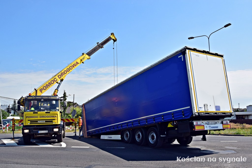 wyczepila_sie_naczepa_koscian - Kościan na sygnale