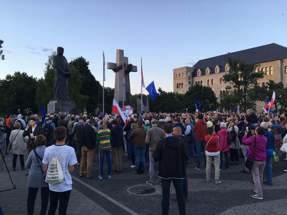 łańcuch światła - Jacek Butlewski