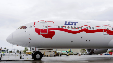 dreamliner biało-czerwony - PLL LOT / materiały prasowe