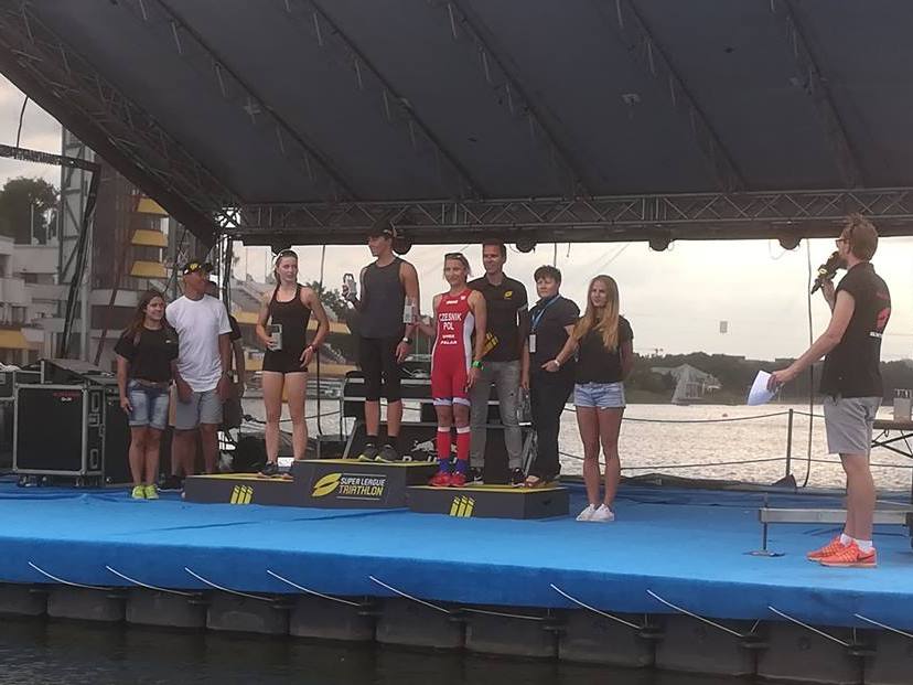 Super League Triathlon Poznań ceremonia Maria Cześnik - Super League Triathlon Poznań