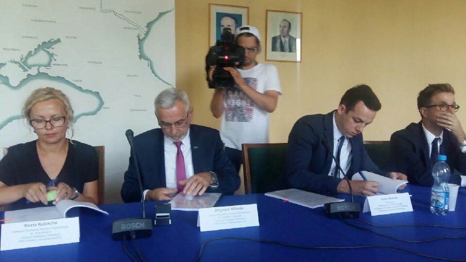 podpisanie umowy pkp - Magdalena Konieczna