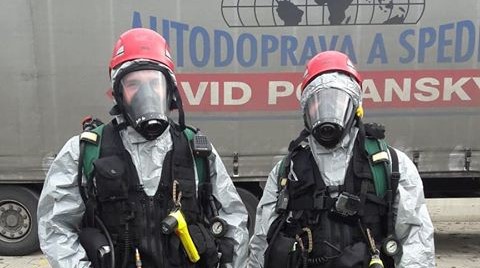 beczki z nieznaną substancją - Słuchacz