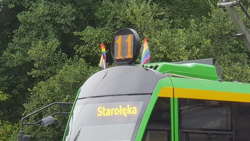 flagi tęczowe tramwaje parada - Michał Jędrkowiak