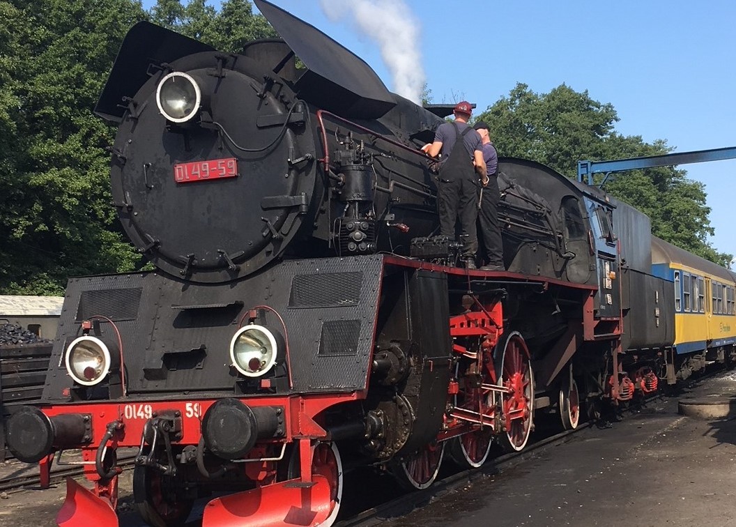 pracownicy na parowozie - Jacek Marciniak