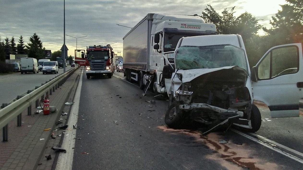 wypadek D11 Komorniki - Pomoc Drogowa Car Center
