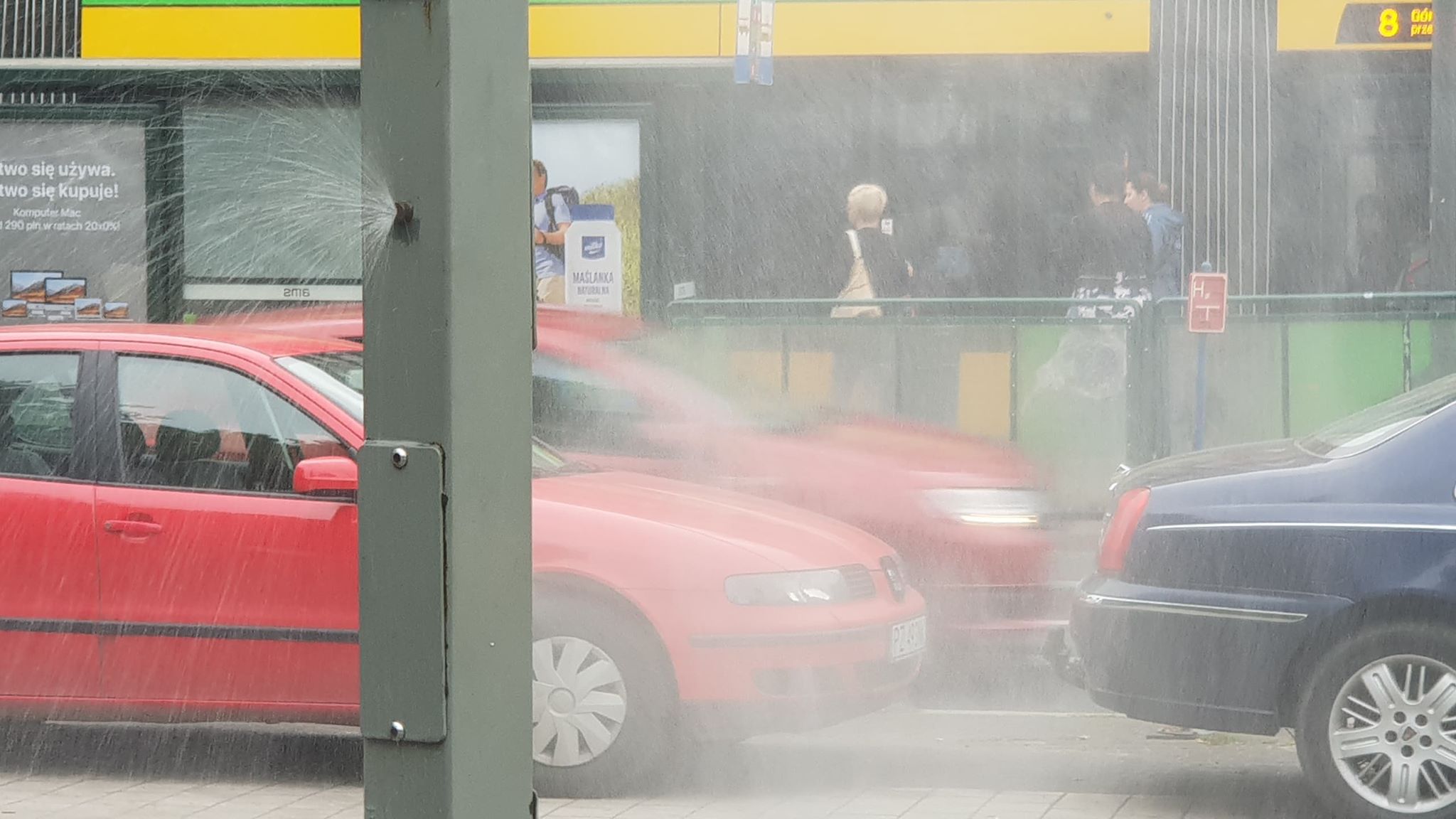 kurtynka woda aquanet samochód tramwaj deszcz woda - Michał Jędrkowiak