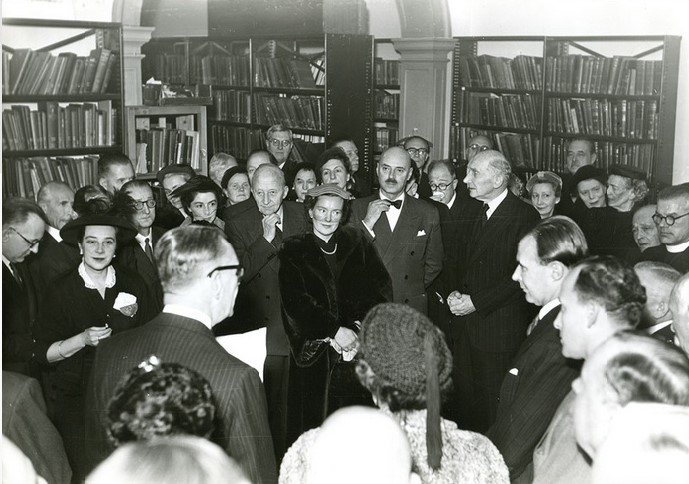 Jury Nagrody „Wiadomości” w Bibliotece Polskiej w Londynie (9 Princes Gardens) w dniu 6 VI 1970. Na zdjęciu widoczni od lewej: Michał Chmielowiec, Józef Łobodowski, Juliusz Sakowski, Marian Kukiel, Maria Danilewicz, Stanisław Baliński, Marian Hemar, Józef - materiały promocyjne Muzeum Historii Polski