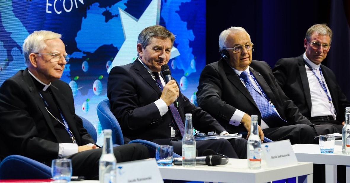 marek kuchciński i arcybiskup marek jędraszewski na forum ekonomicznym w krynicy 2018 - Marek Kuchciński Twitter