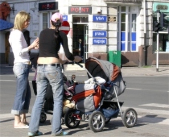 Młode matki z dziećmi - Archiwum Radia Merkury