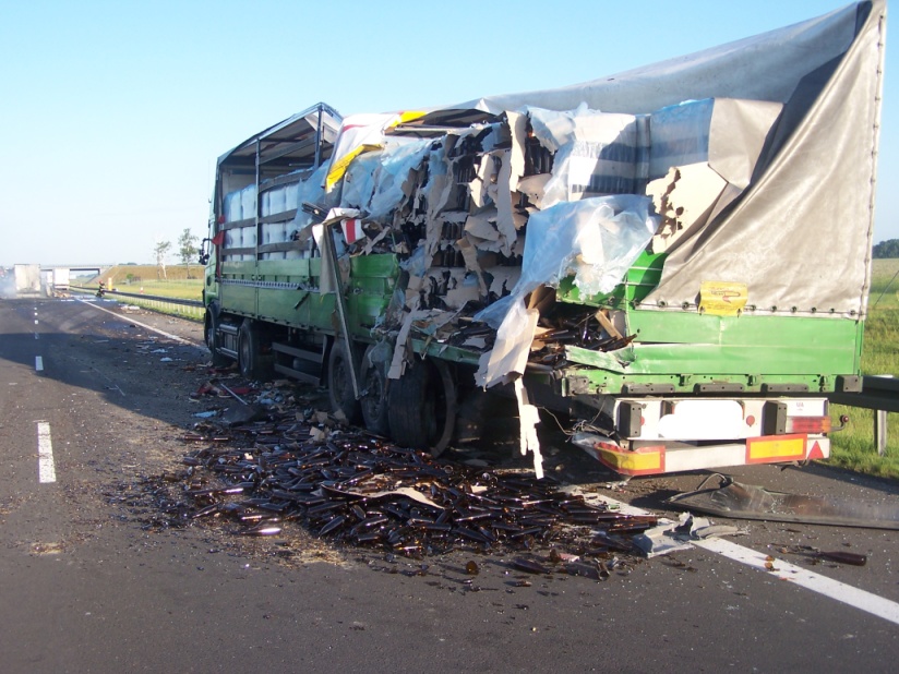 Tir na A2 -po wypadku - policja/Poznań