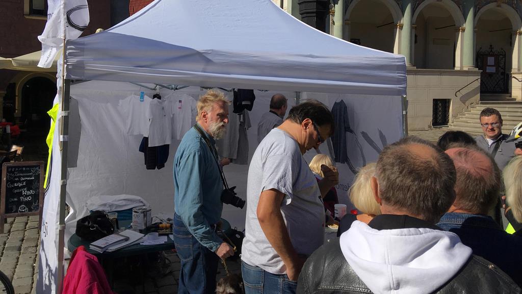 kod na starym rynku w poznaniu zachęca do wyborów - Jacek Butlewski