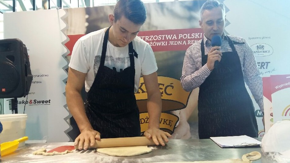 mistrzostwa w formowaniu drożdżówek jedną reką pol agra - Magdalena Konieczna