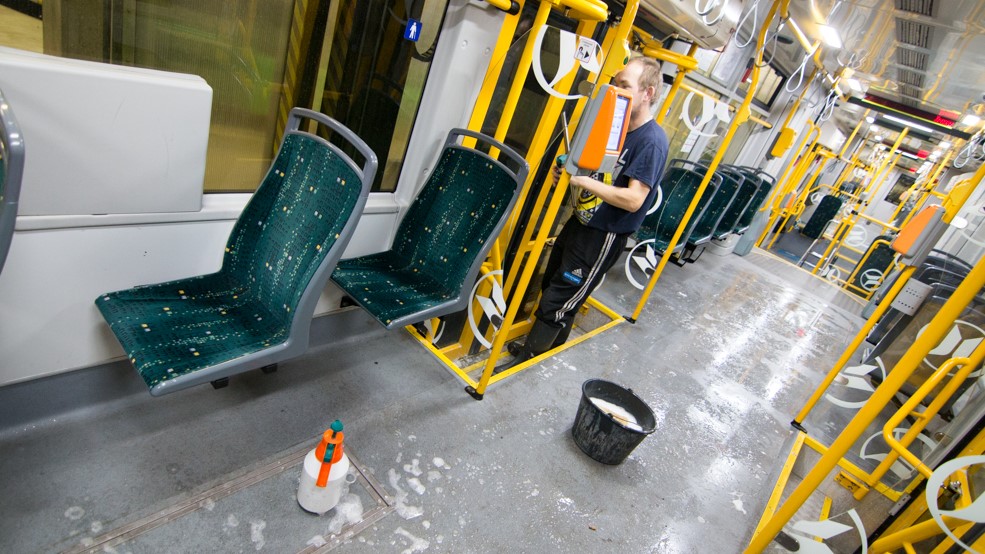 nocne mycie tramwajów poznań mpk - Wojtek Wardejn