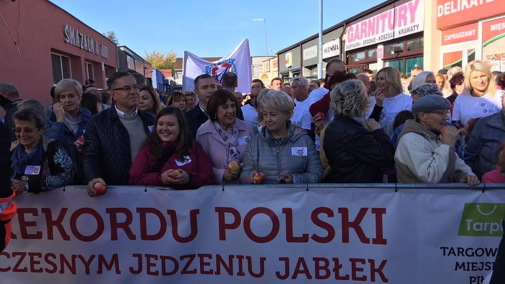 jabłka próba bicia rekordu w jedzeniu jabłek 2018 w pile - Przemysław Stochaj