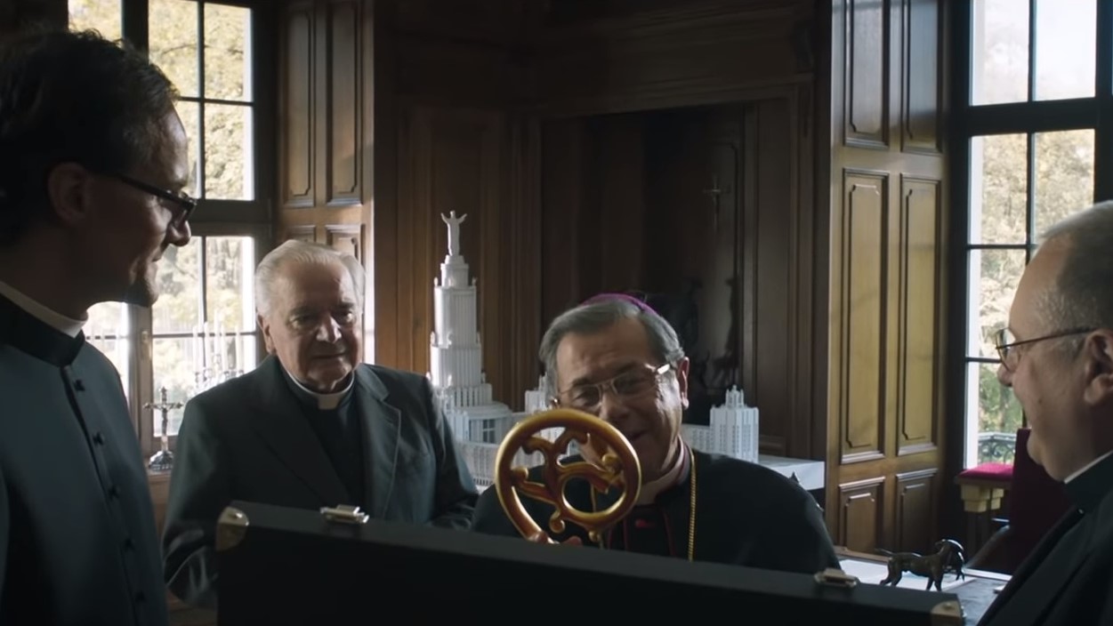 kadr z filmu kler  - YT: KinoSwiatPL