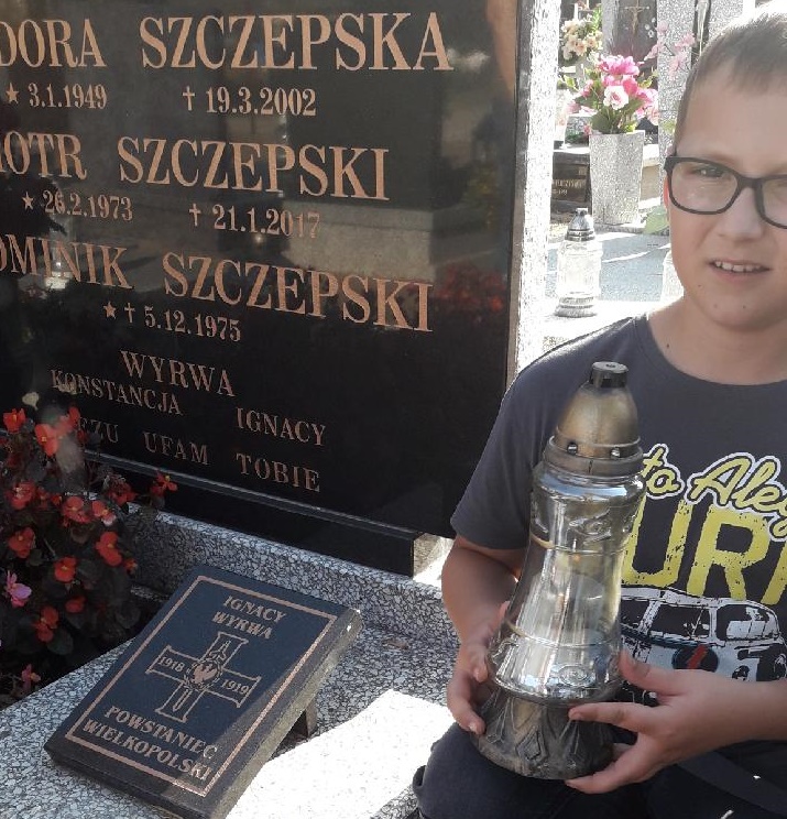 Antoni Rybarczyk klasa 4c szkoła  59 w Poznaniu  Znicz  Pamieci został zapalony: w Puszczy Nadnoteckiej w miejscowości Rosko 