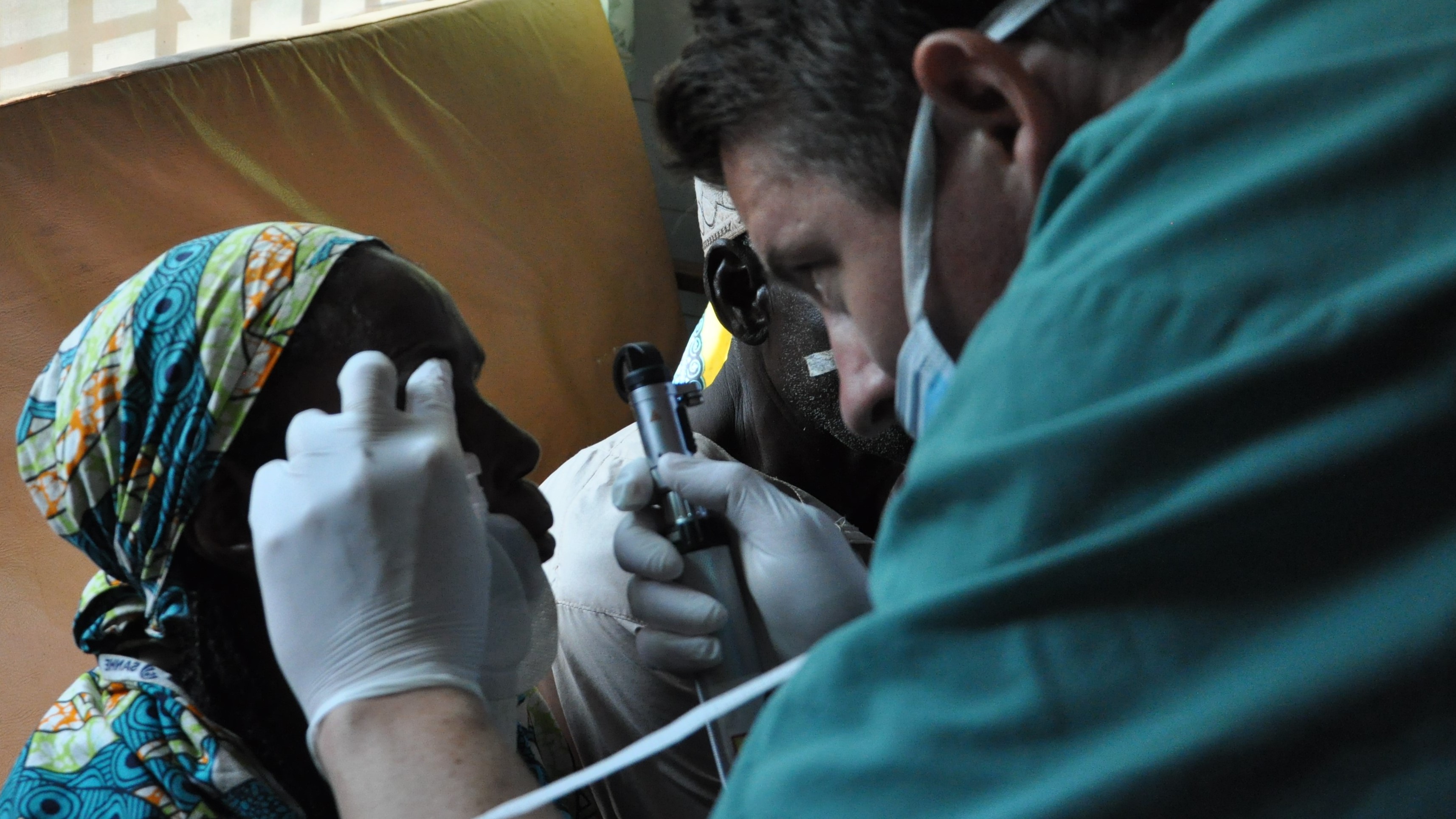 okulary - Fundacja Pomocy Humanitarnej Redemptoris Missio