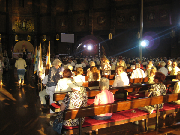 kosciół wnętrze - Jacek Butlewski