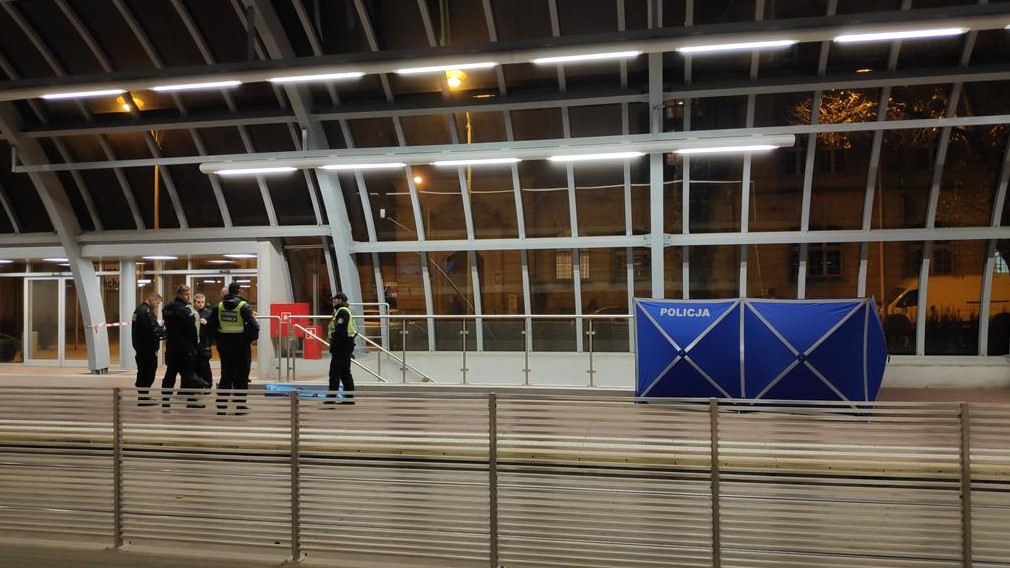 zwłoki mężczyzny dworze zachodni - Mikołaj Gronet