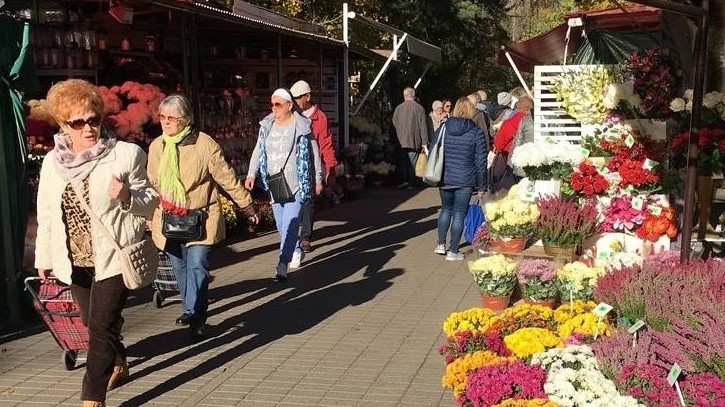 odwiedzają groby poznaniacy wszystkich świętych junikowo - Adam Michalkiewicz