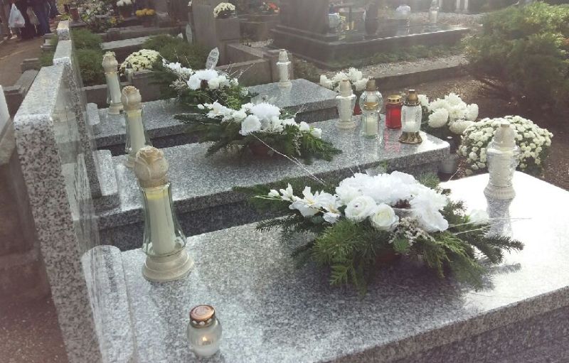 grób znicze wszystkich świętych - Magdalena Konieczna