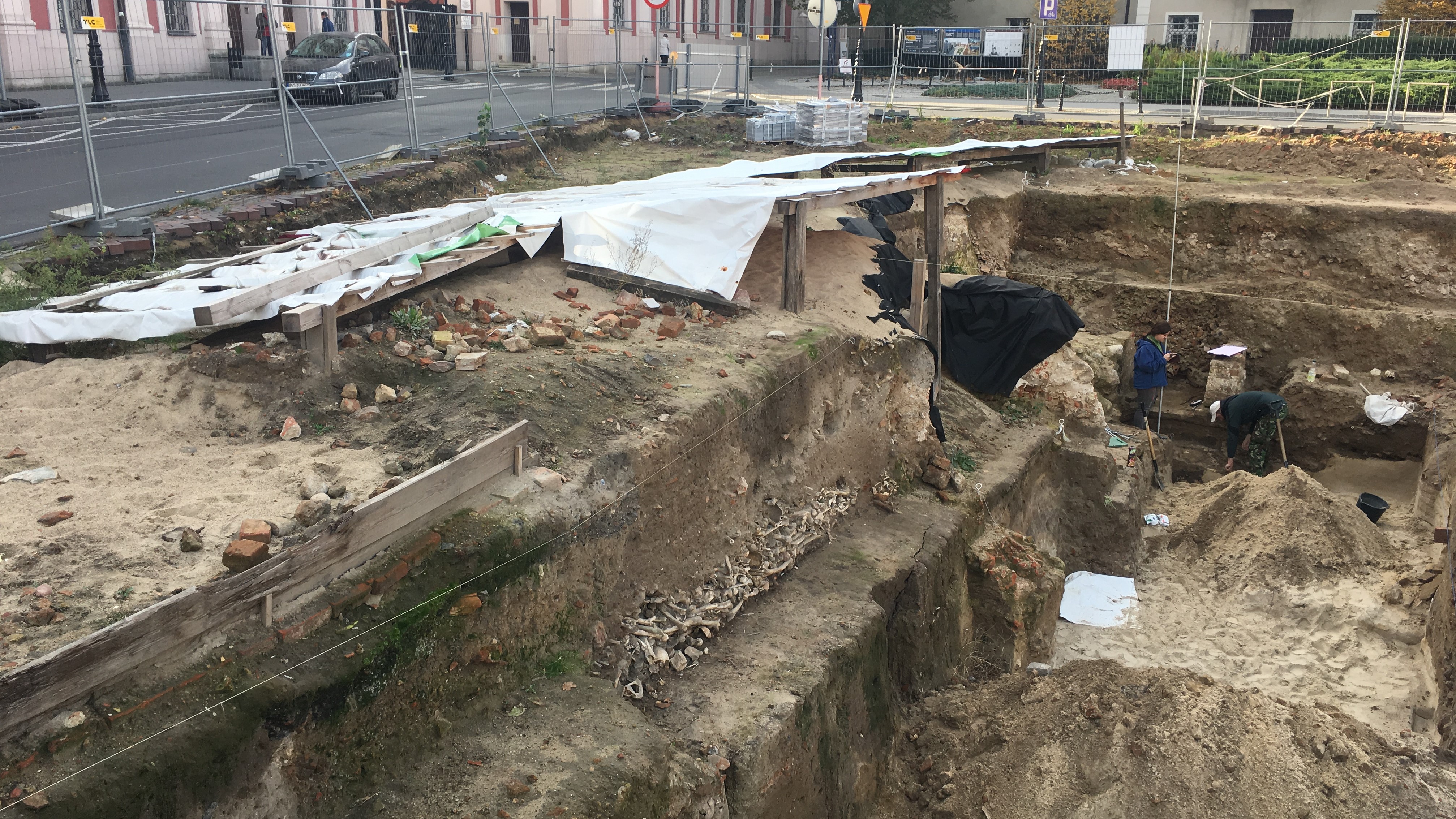 plac kolegiacki - archeolodzy 4 - Adam Michalkiewicz