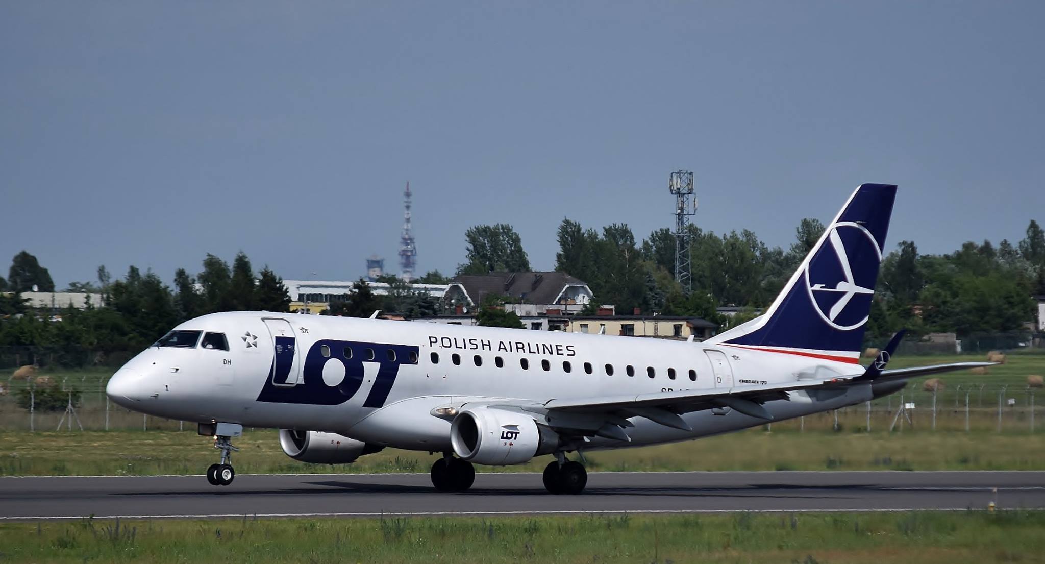 LOT - Port Lotniczy Ławica, Facebook